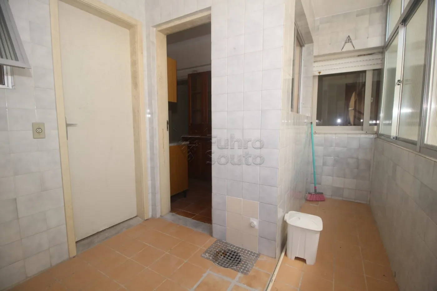 Alugar Apartamento / Padrão em Pelotas R$ 1.600,00 - Foto 29