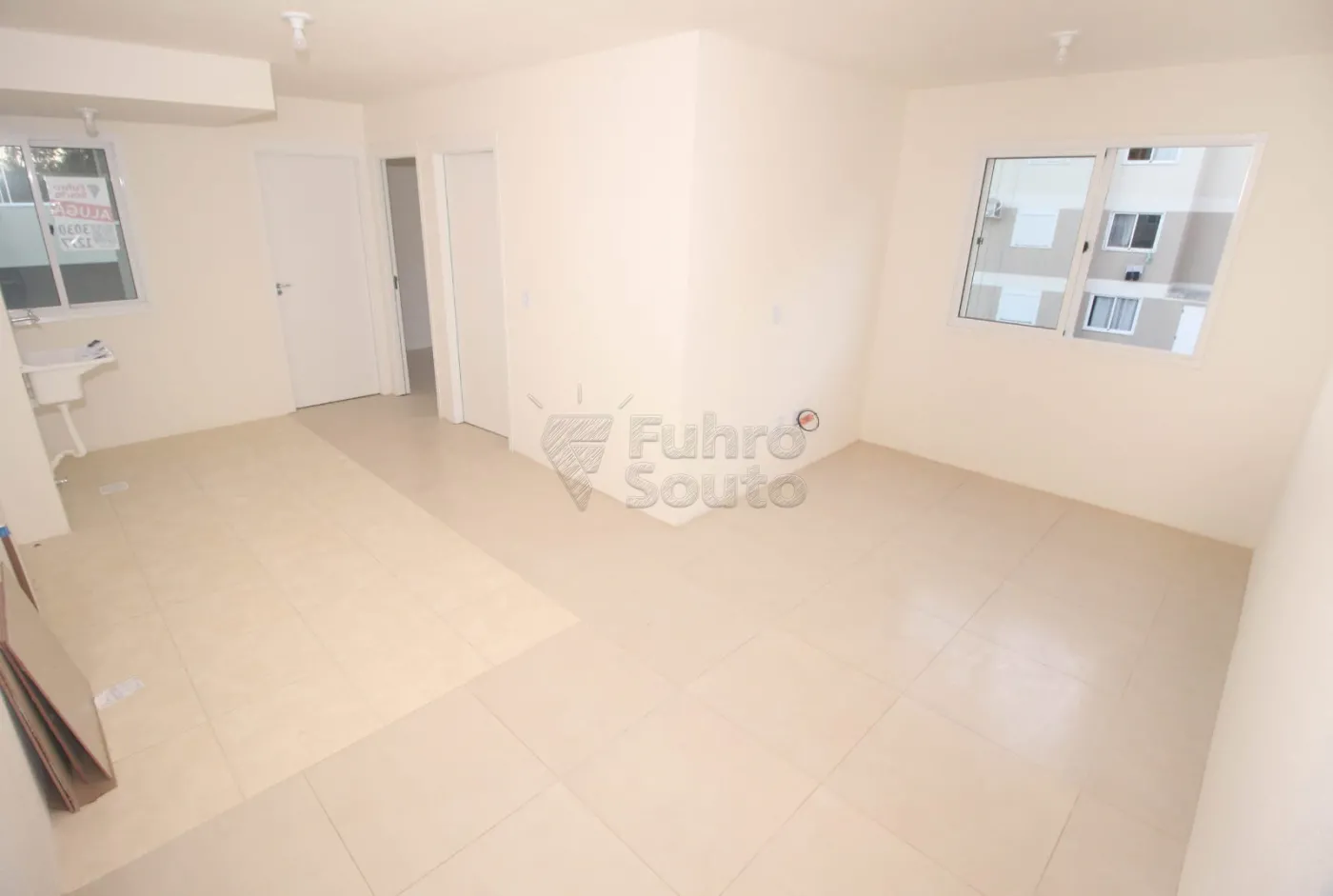 Alugar Apartamento / Padrão em Pelotas R$ 800,00 - Foto 1