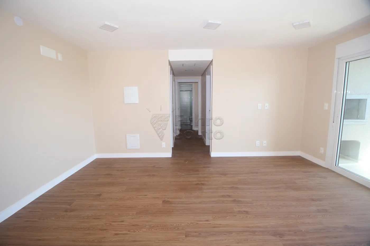 Alugar Apartamento / Padrão em Pelotas R$ 2.600,00 - Foto 2