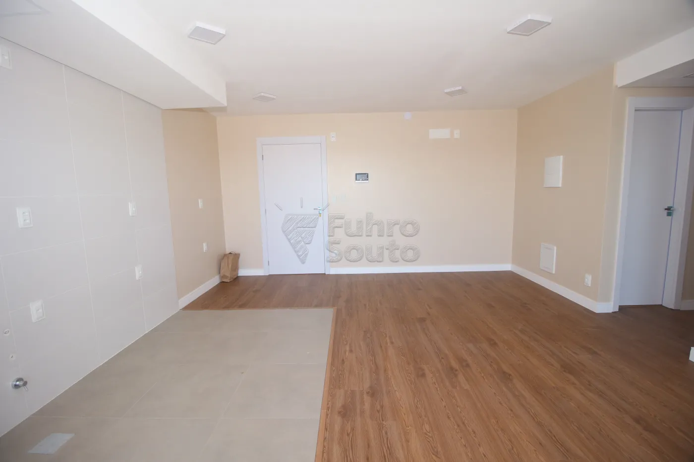 Alugar Apartamento / Padrão em Pelotas R$ 2.600,00 - Foto 4