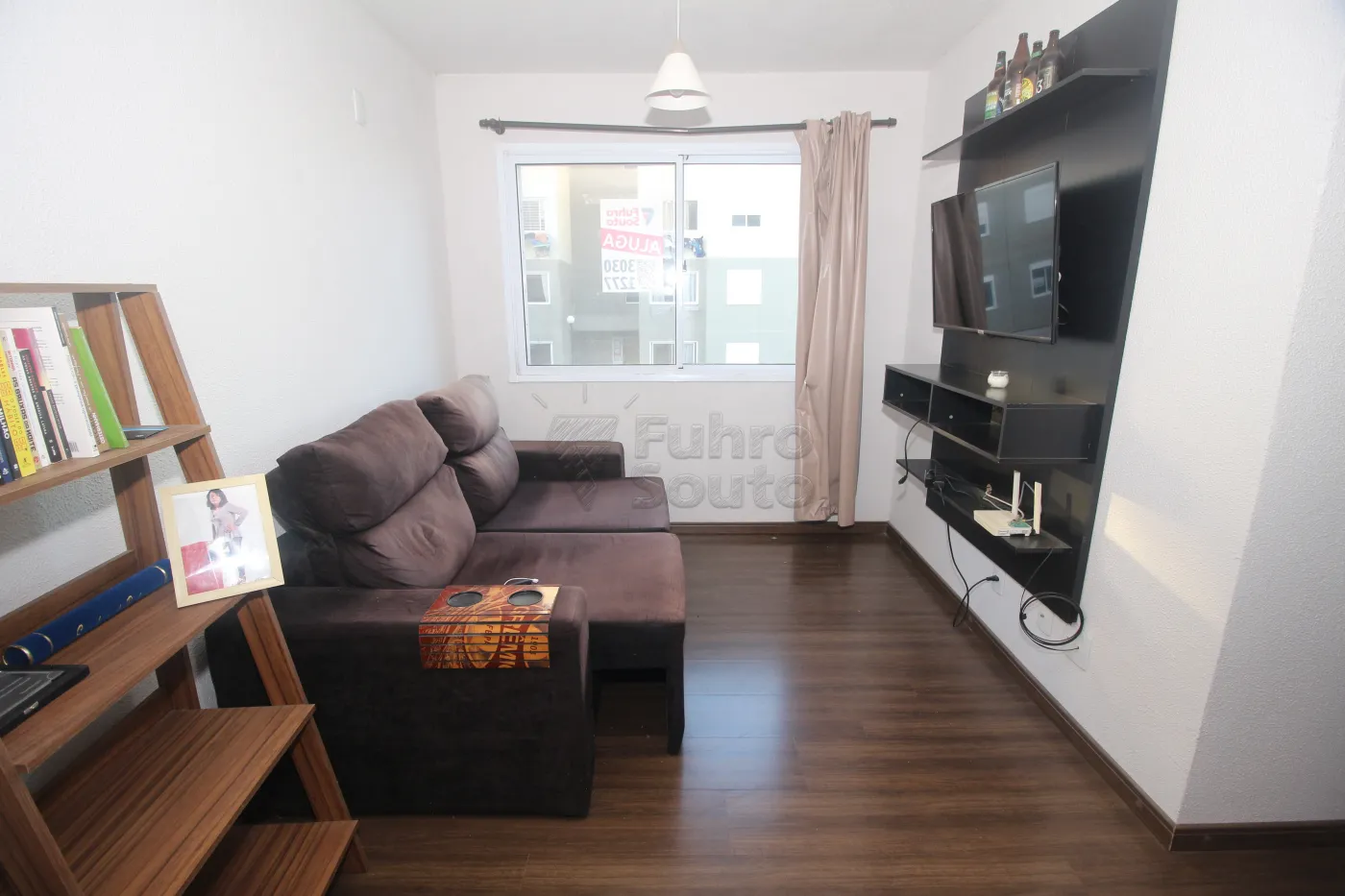 Alugar Apartamento / Padrão em Pelotas R$ 1.000,00 - Foto 2