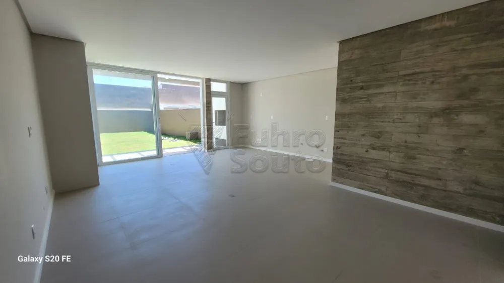 Comprar Casa / Padrão em Pelotas R$ 1.180.000,00 - Foto 2