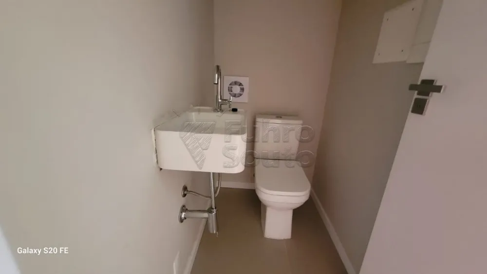 Lavabo Comprar Casa / Padrão em Pelotas R$ 1.180.000,00 - Foto 8