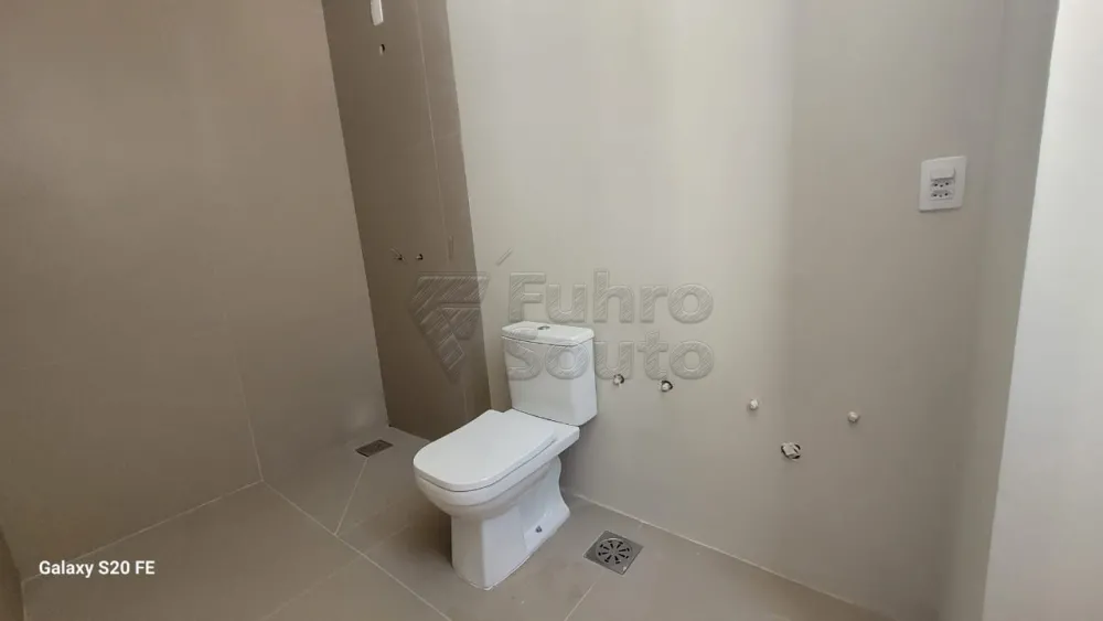 Banheiro Comprar Casa / Padrão em Pelotas R$ 1.180.000,00 - Foto 9