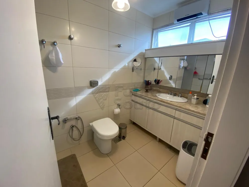 Comprar Casa / Padrão em Pelotas R$ 800.000,00 - Foto 11