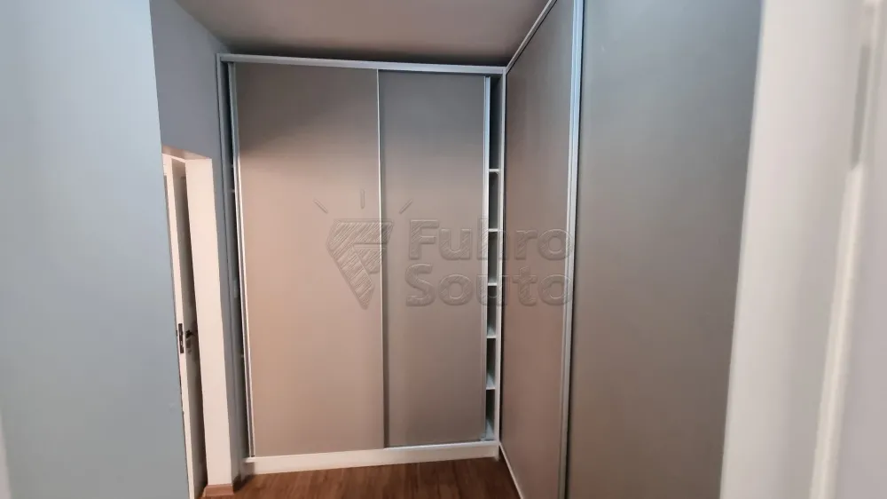 Closet Comprar Casa / Padrão em Pelotas R$ 700.000,00 - Foto 5