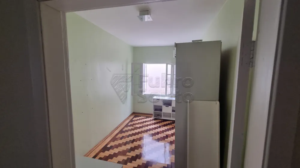 Quarto Comprar Casa / Padrão em Pelotas R$ 700.000,00 - Foto 6