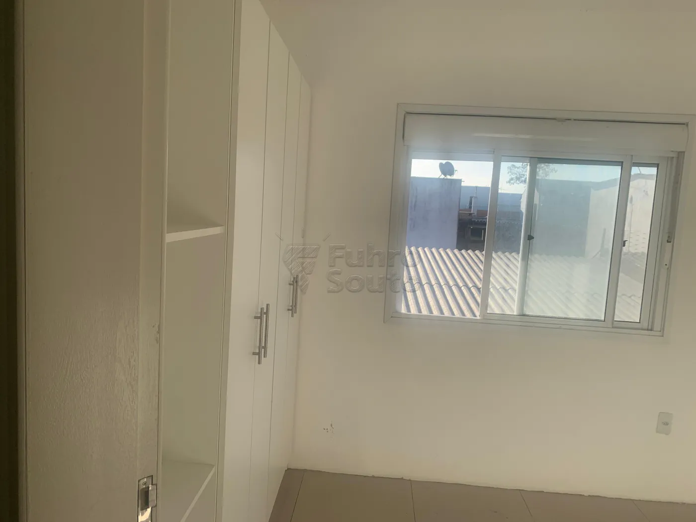 Comprar Apartamento / Fora de Condomínio em Pelotas R$ 180.000,00 - Foto 3