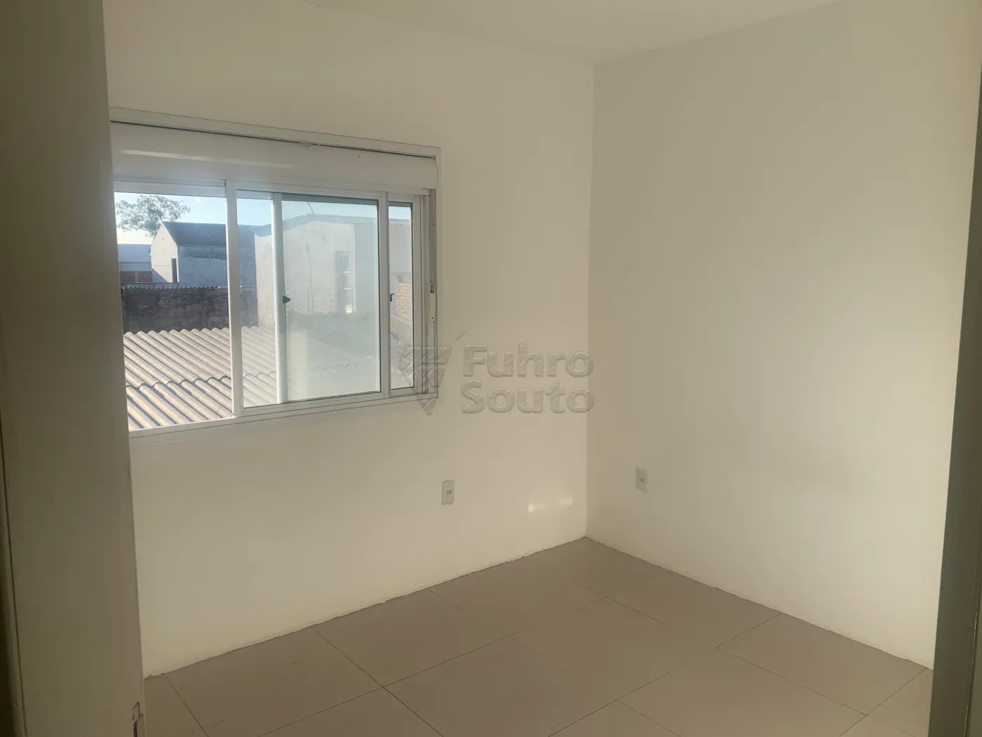 Comprar Apartamento / Fora de Condomínio em Pelotas R$ 180.000,00 - Foto 4