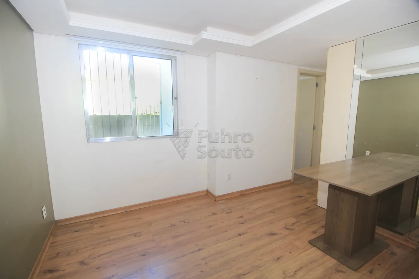 Alugar Apartamento / Padrão em Pelotas R$ 850,00 - Foto 2