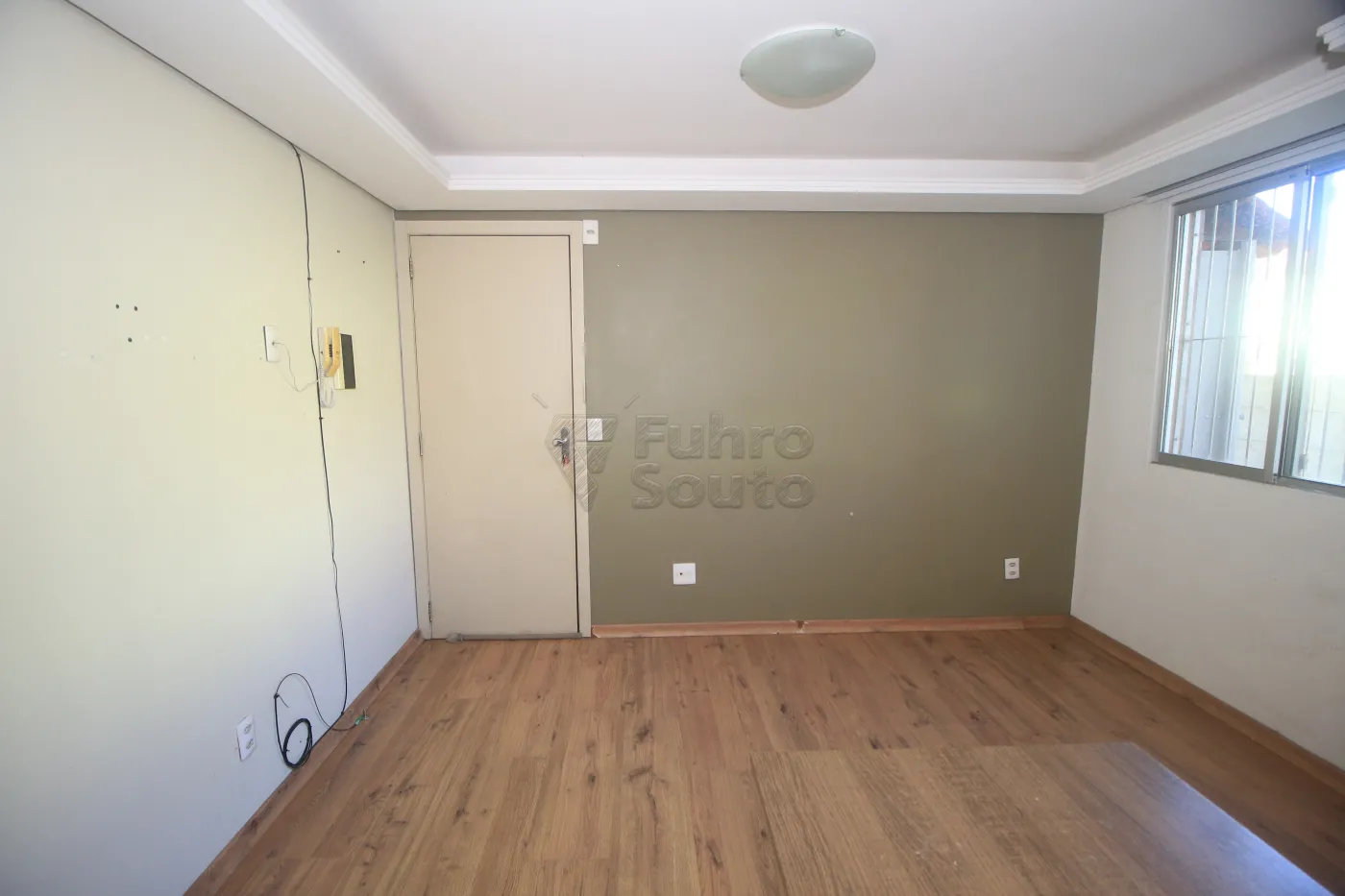 Alugar Apartamento / Padrão em Pelotas R$ 850,00 - Foto 4