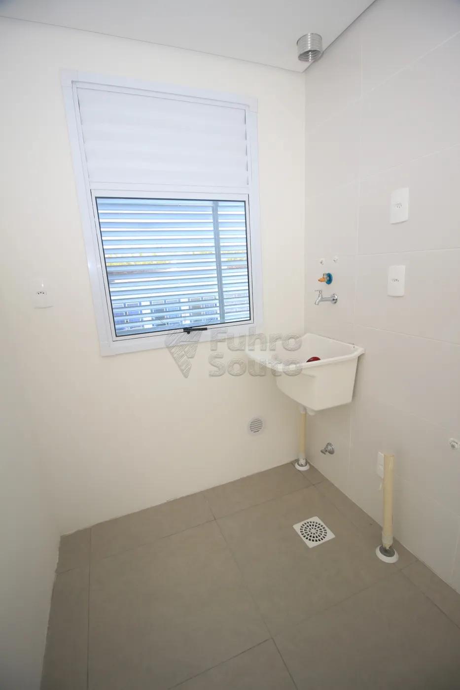 Alugar Apartamento / Padrão em Pelotas R$ 1.250,00 - Foto 21