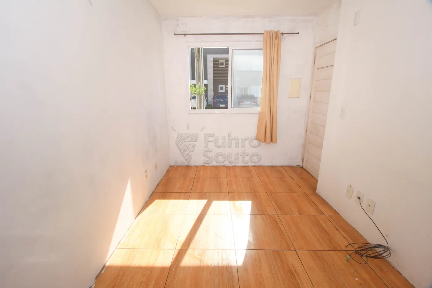 Alugar Casa / Condomínio em Pelotas R$ 1.500,00 - Foto 1