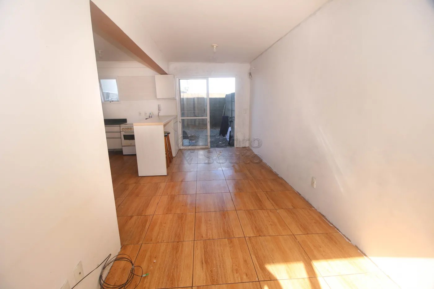 Alugar Casa / Condomínio em Pelotas R$ 1.500,00 - Foto 4