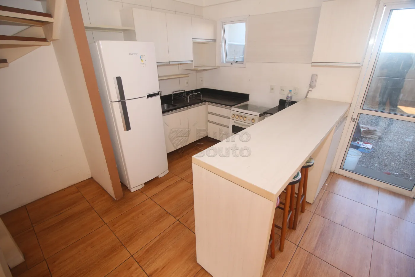 Alugar Casa / Condomínio em Pelotas R$ 1.500,00 - Foto 6