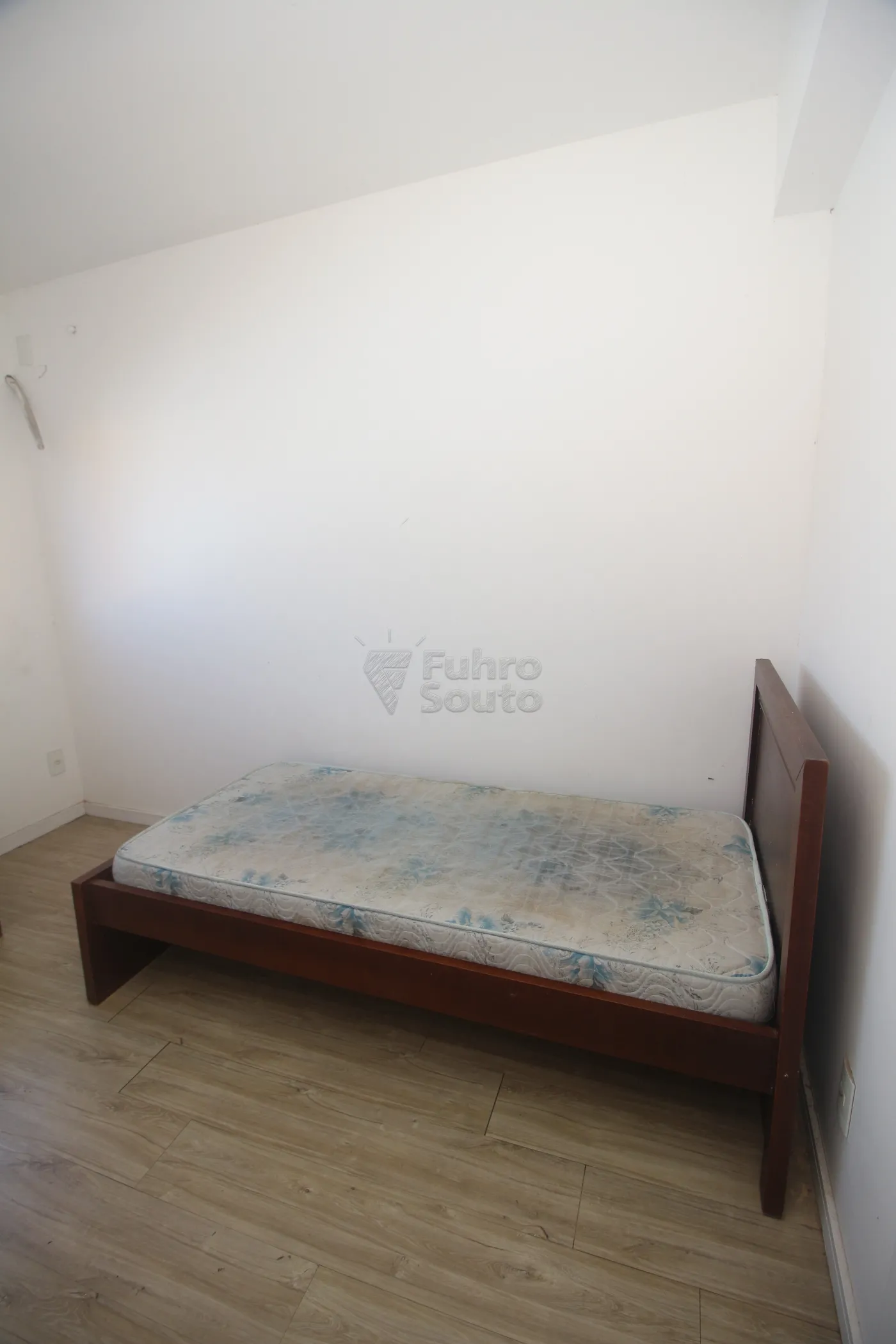 Alugar Casa / Condomínio em Pelotas R$ 1.500,00 - Foto 17