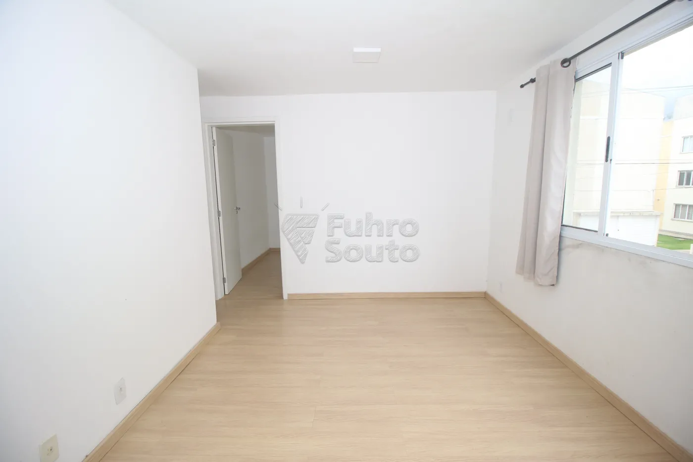 Alugar Apartamento / Padrão em Pelotas R$ 850,00 - Foto 2
