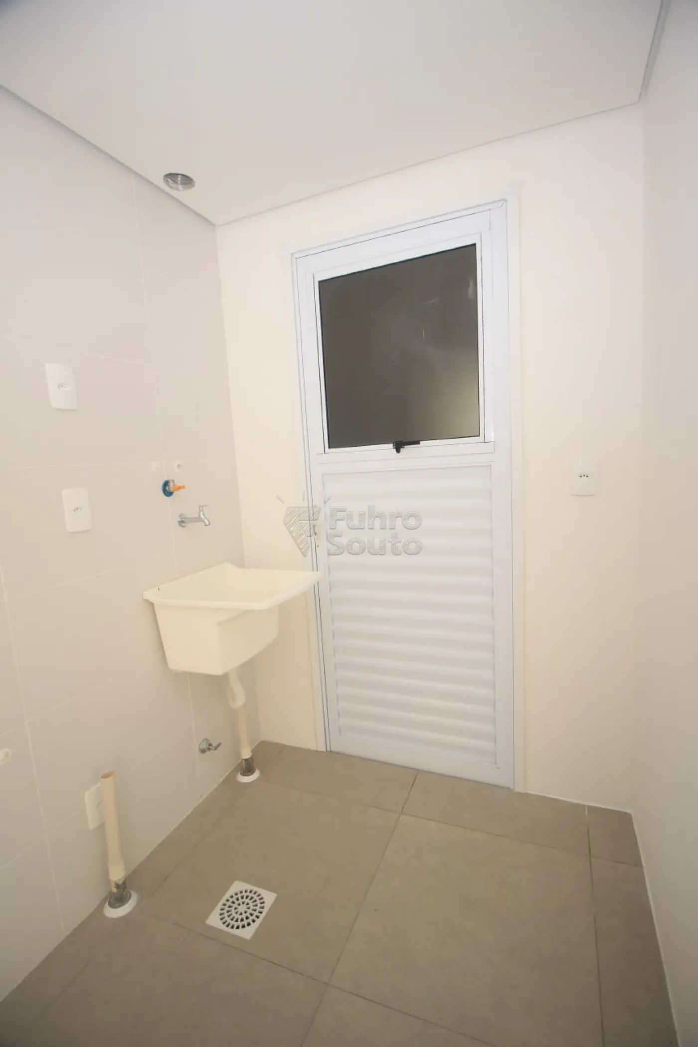 Alugar Apartamento / Padrão em Pelotas R$ 1.250,00 - Foto 21