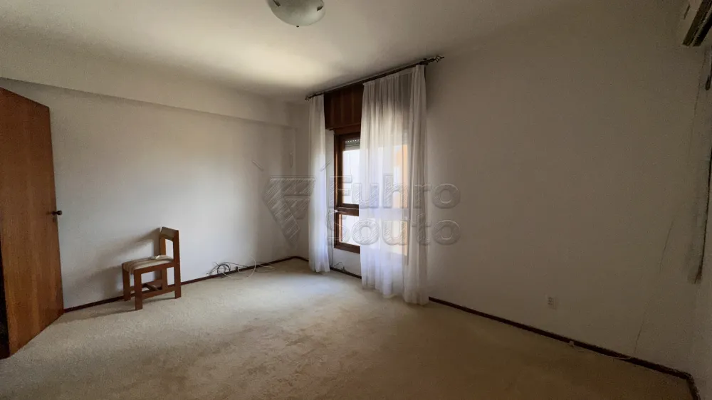 Comprar Apartamento / Padrão em Pelotas R$ 650.000,00 - Foto 5