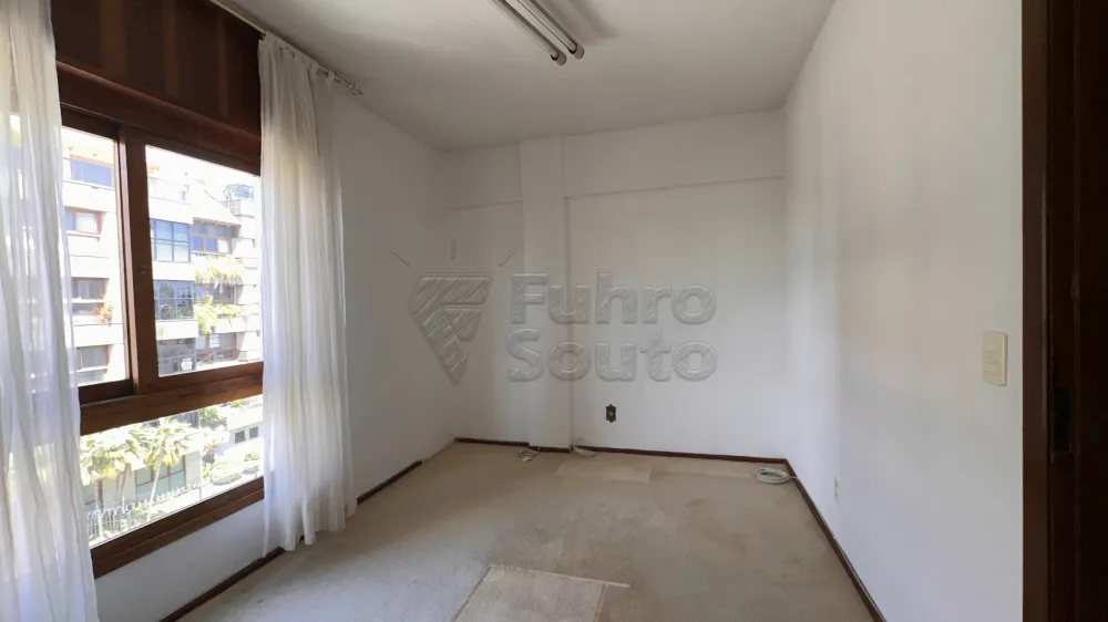 Comprar Apartamento / Padrão em Pelotas R$ 650.000,00 - Foto 7
