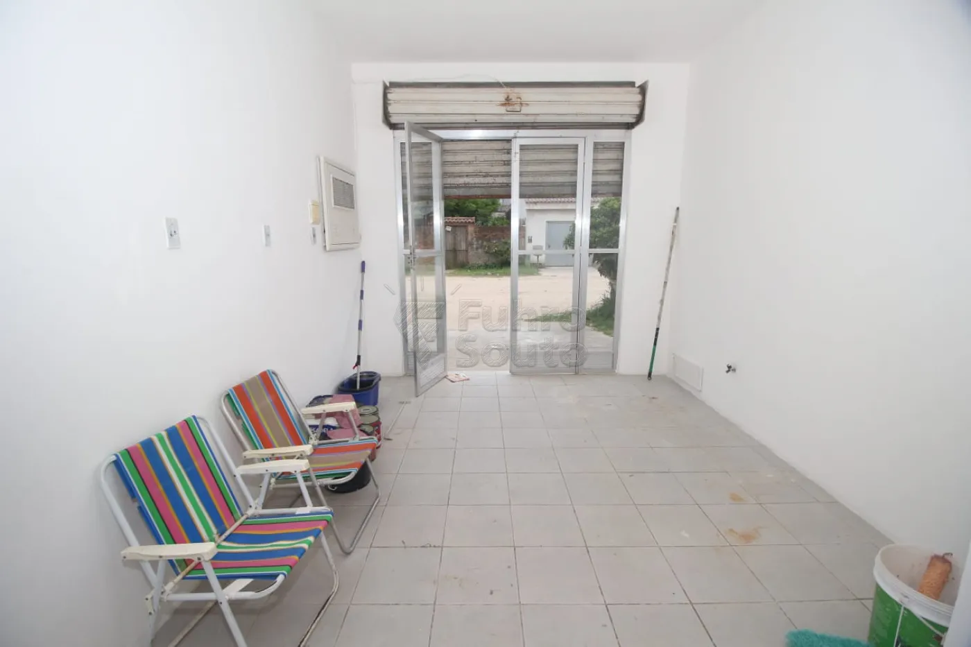 Alugar Comercial / Sala Fora de Condomínio em Pelotas R$ 700,00 - Foto 1