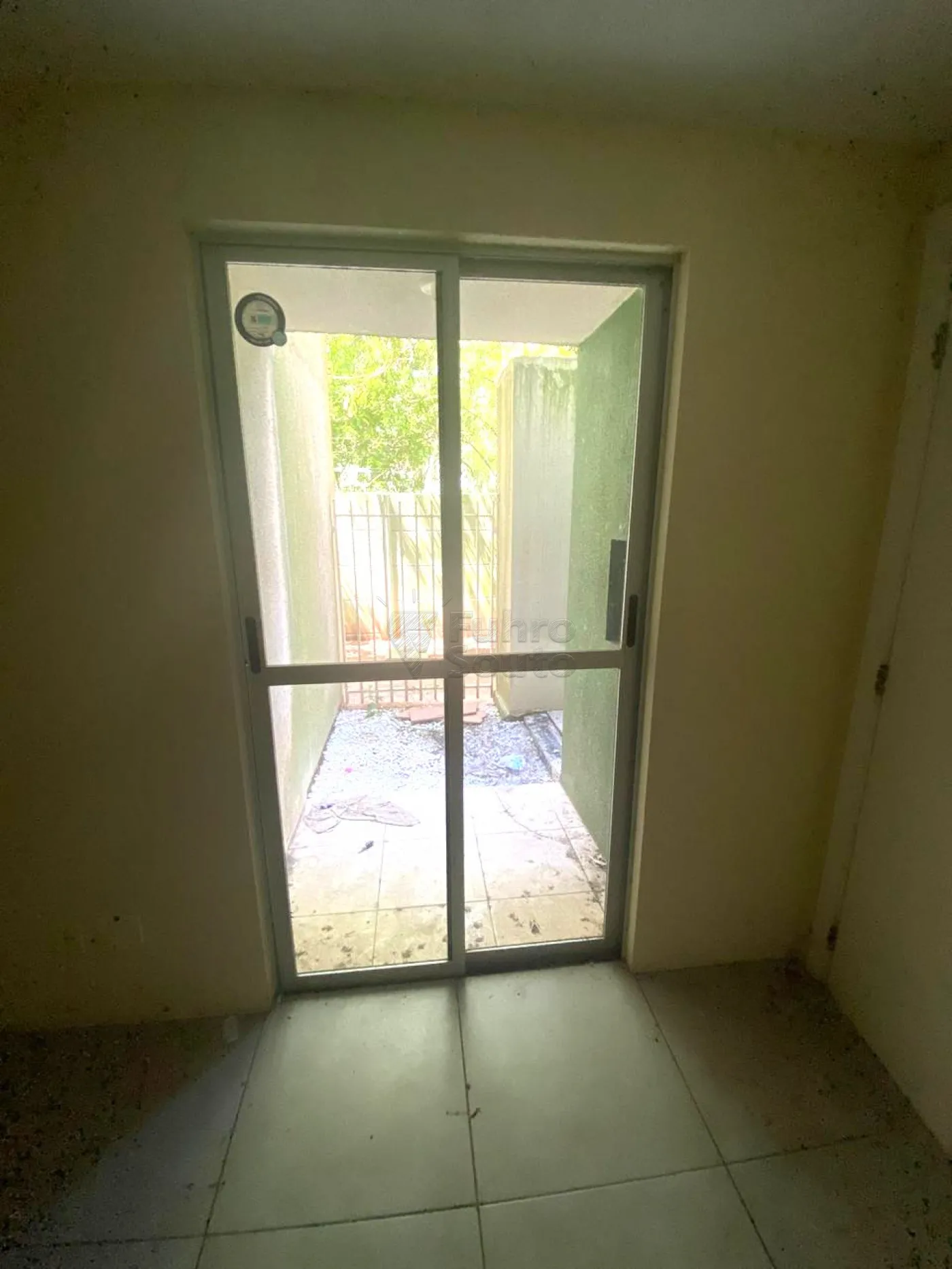 Alugar Apartamento / Padrão em Pelotas R$ 750,00 - Foto 2