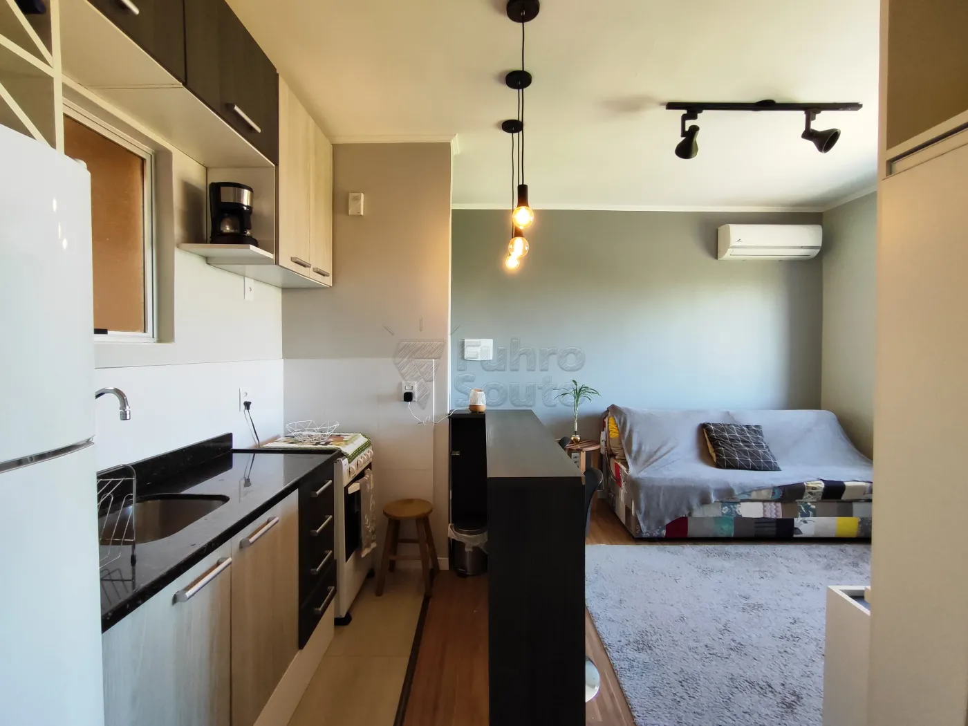 Comprar Apartamento / Padrão em Pelotas R$ 165.000,00 - Foto 3