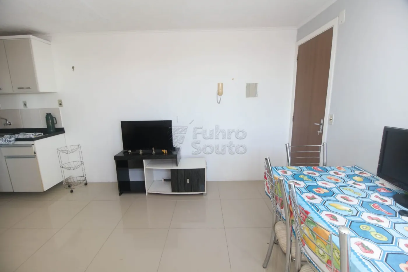 Alugar Apartamento / Padrão em Pelotas R$ 950,00 - Foto 3