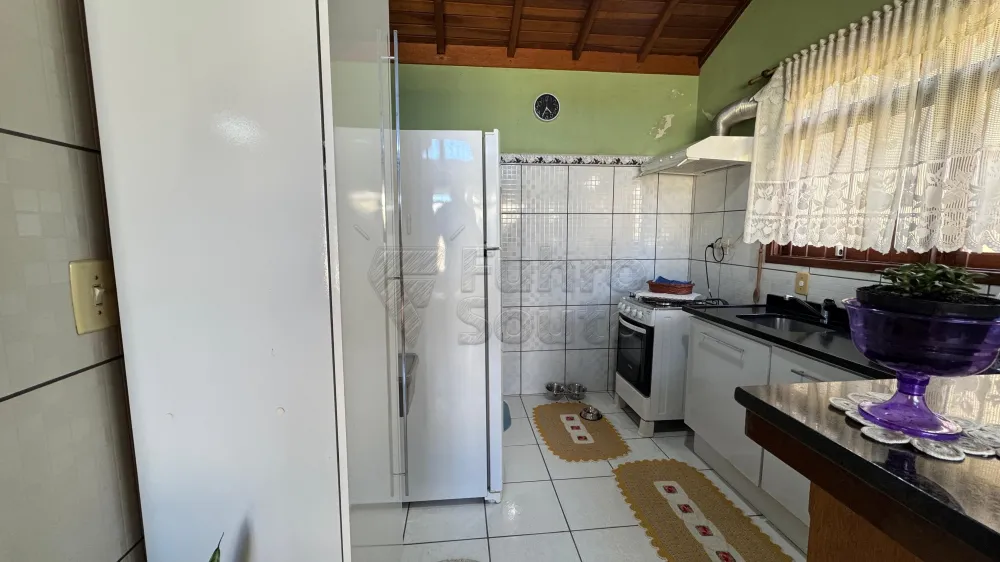 Comprar Casa / Padrão em Pelotas R$ 390.000,00 - Foto 2