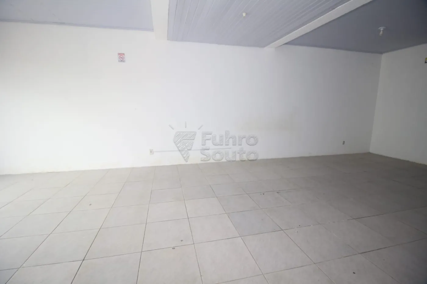 Alugar Comercial / Sala Fora de Condomínio em Pelotas R$ 2.200,00 - Foto 4