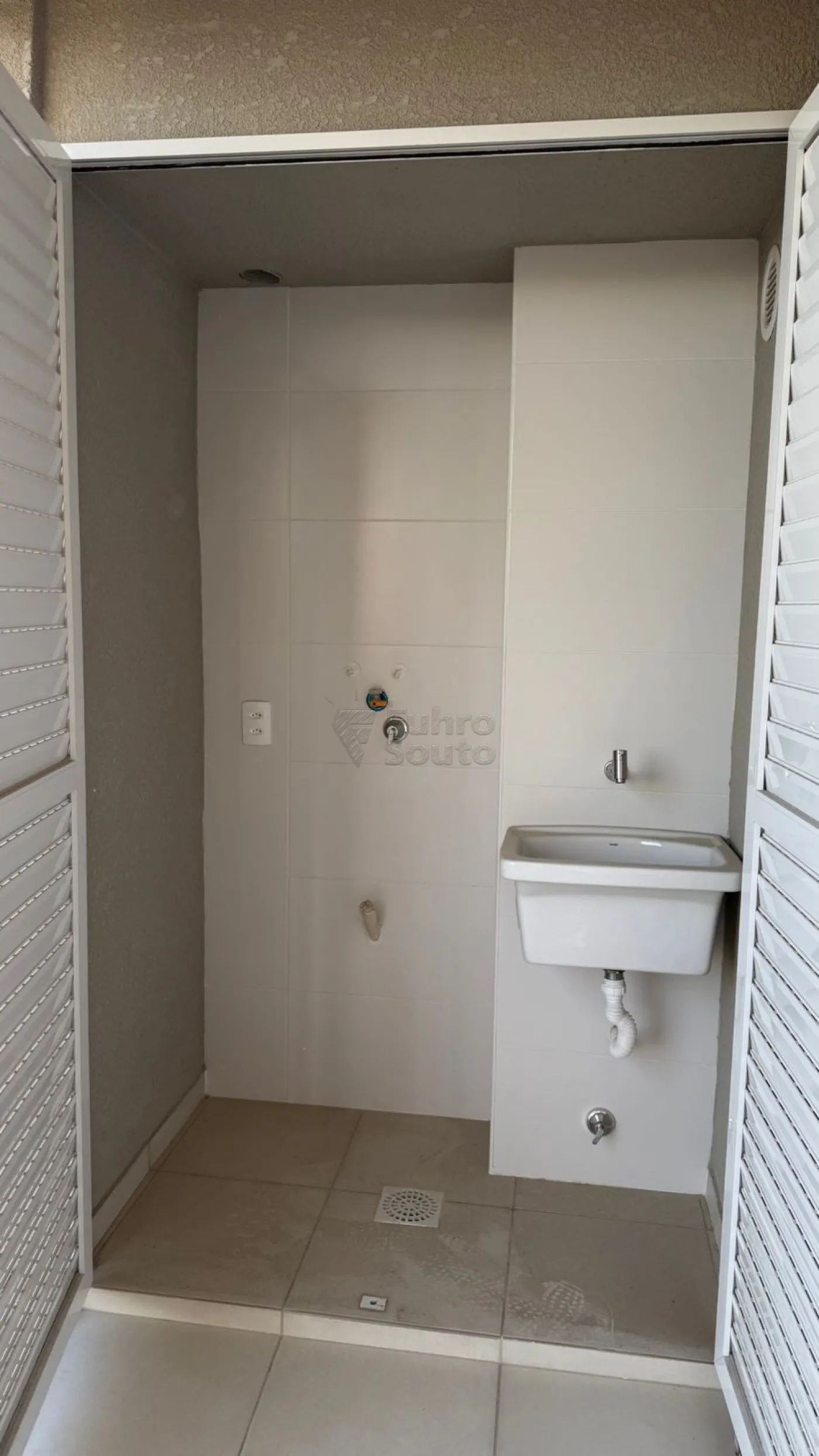 Alugar Apartamento / Padrão em Pelotas R$ 2.970,00 - Foto 11