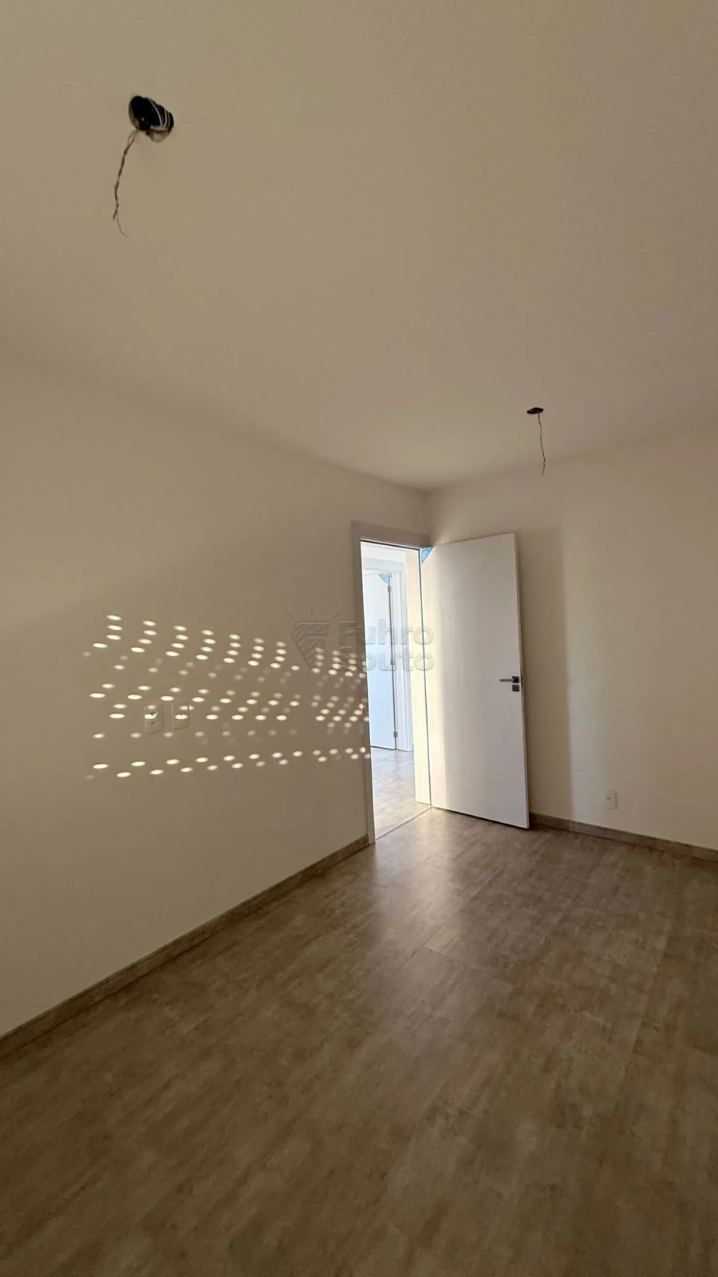 Alugar Apartamento / Padrão em Pelotas R$ 2.970,00 - Foto 3