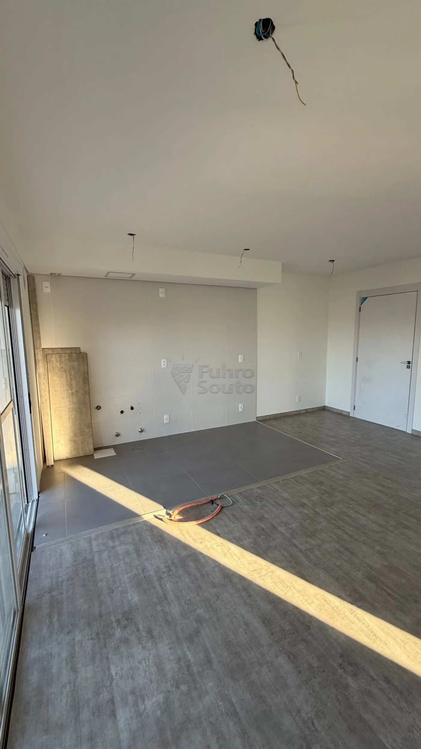 Alugar Apartamento / Padrão em Pelotas R$ 2.970,00 - Foto 2