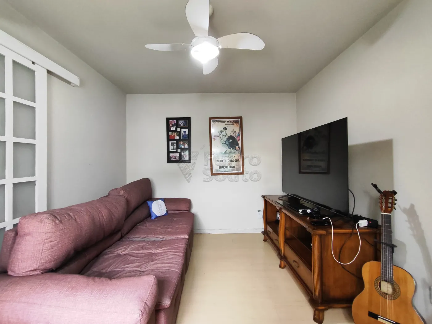 Comprar Apartamento / Padrão em Pelotas R$ 240.000,00 - Foto 1