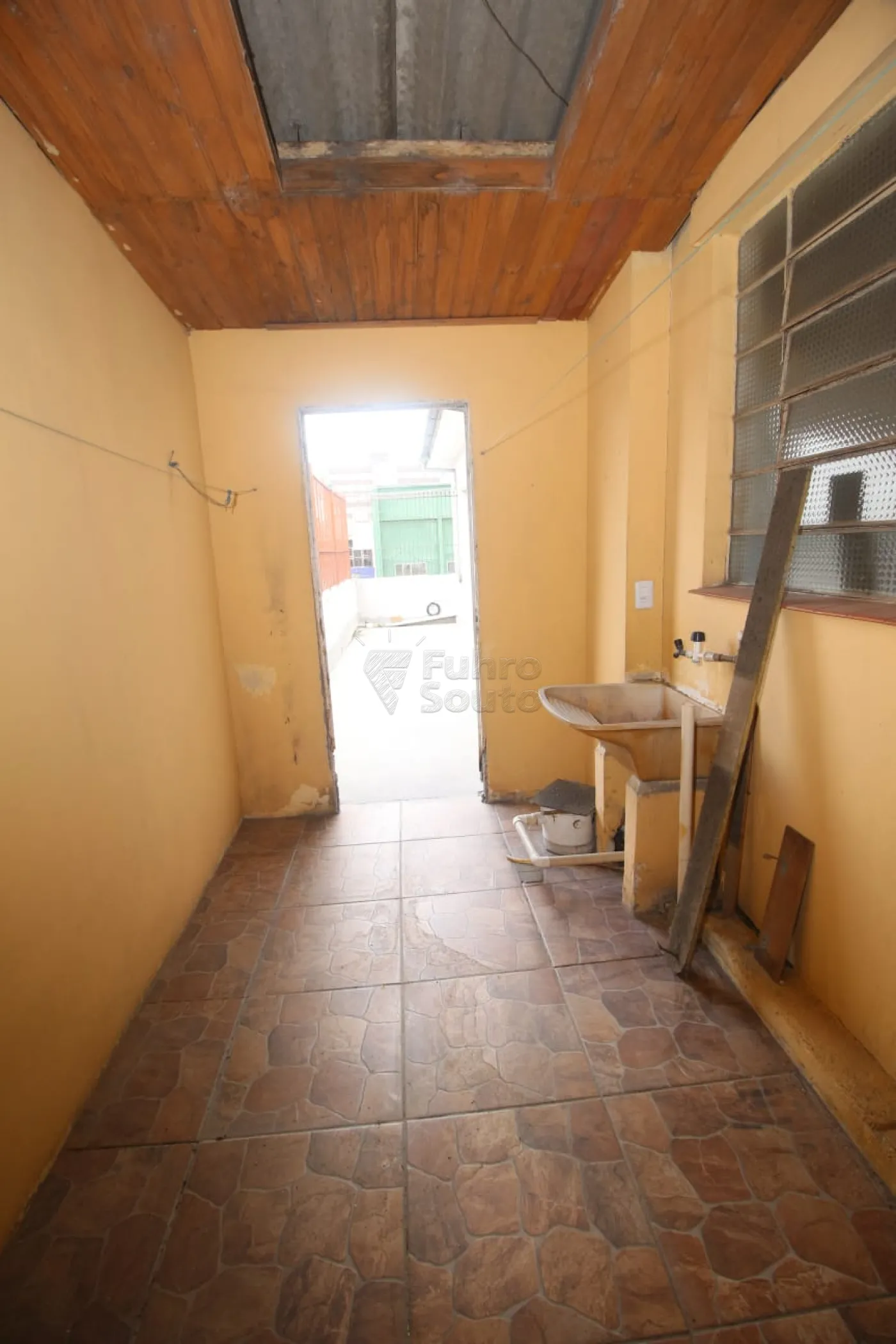 Alugar Apartamento / Fora de Condomínio em Pelotas R$ 1.900,00 - Foto 37