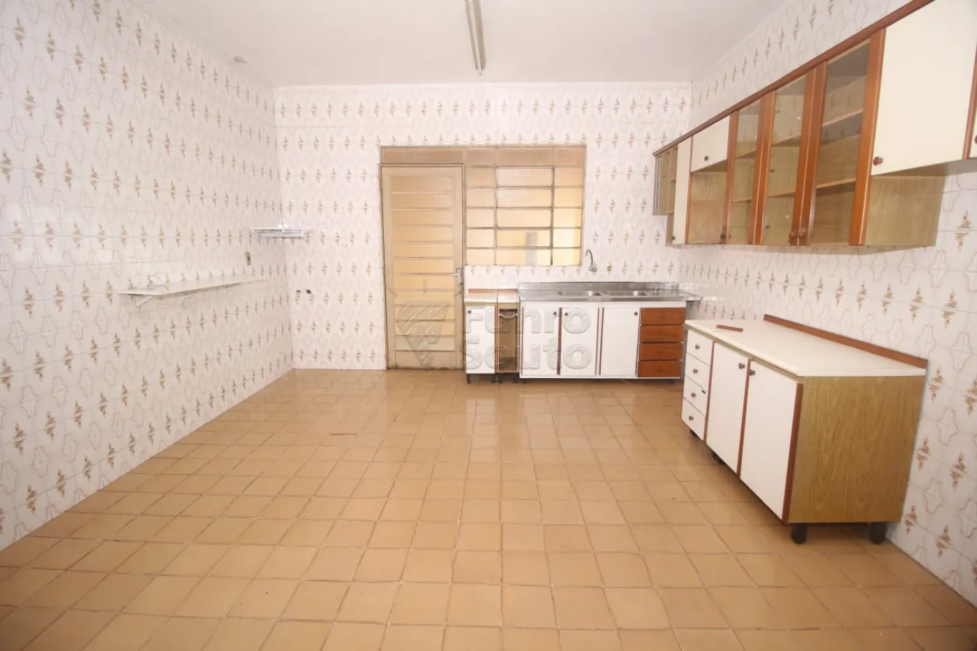 Alugar Apartamento / Fora de Condomínio em Pelotas R$ 1.900,00 - Foto 32