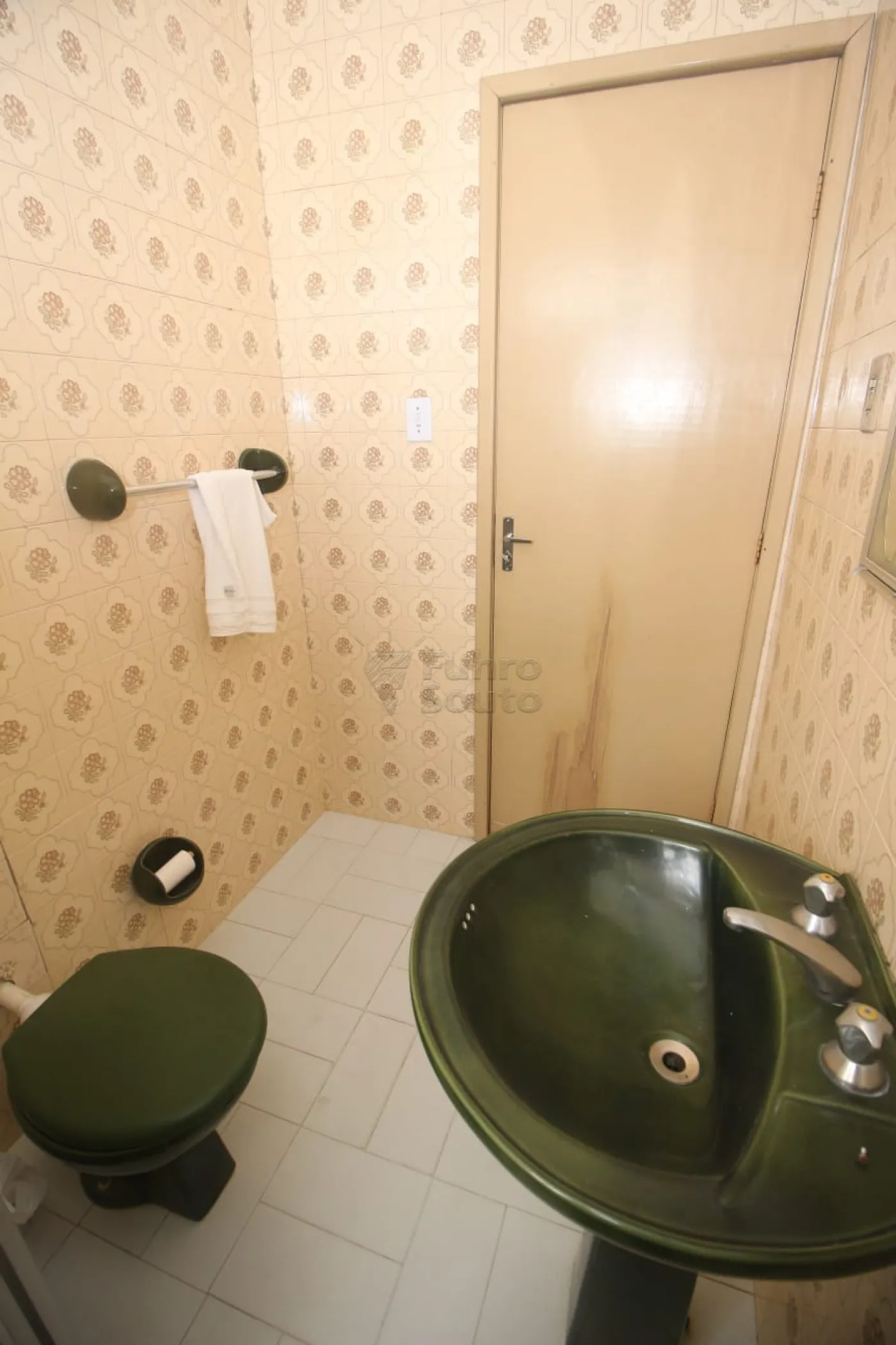 Alugar Apartamento / Fora de Condomínio em Pelotas R$ 1.900,00 - Foto 16