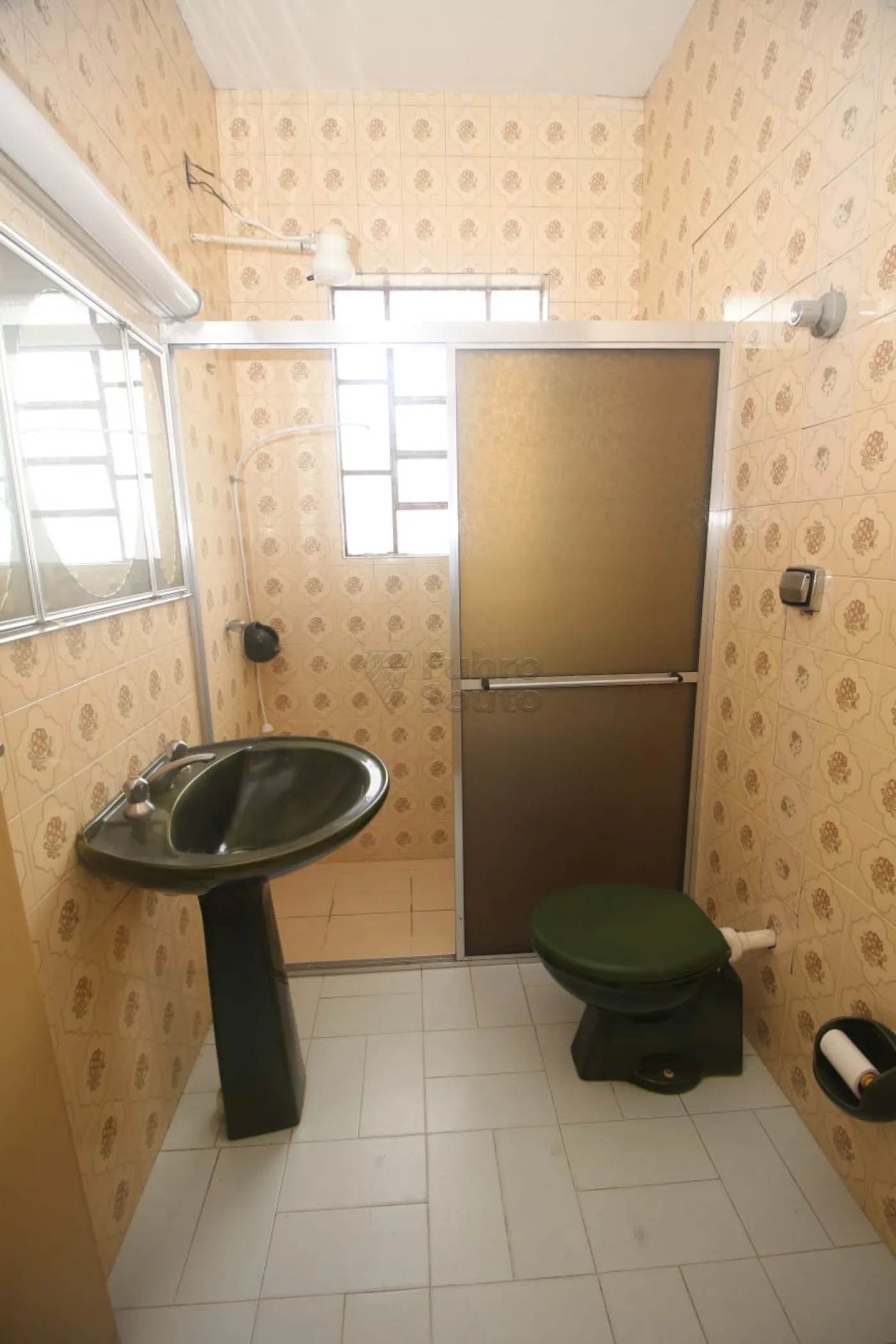 Alugar Apartamento / Fora de Condomínio em Pelotas R$ 1.900,00 - Foto 15
