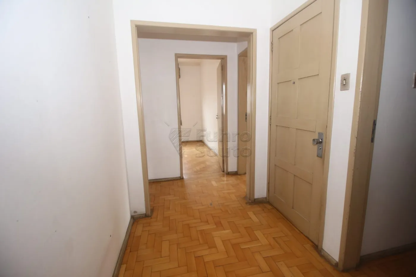 Alugar Apartamento / Fora de Condomínio em Pelotas R$ 1.900,00 - Foto 8