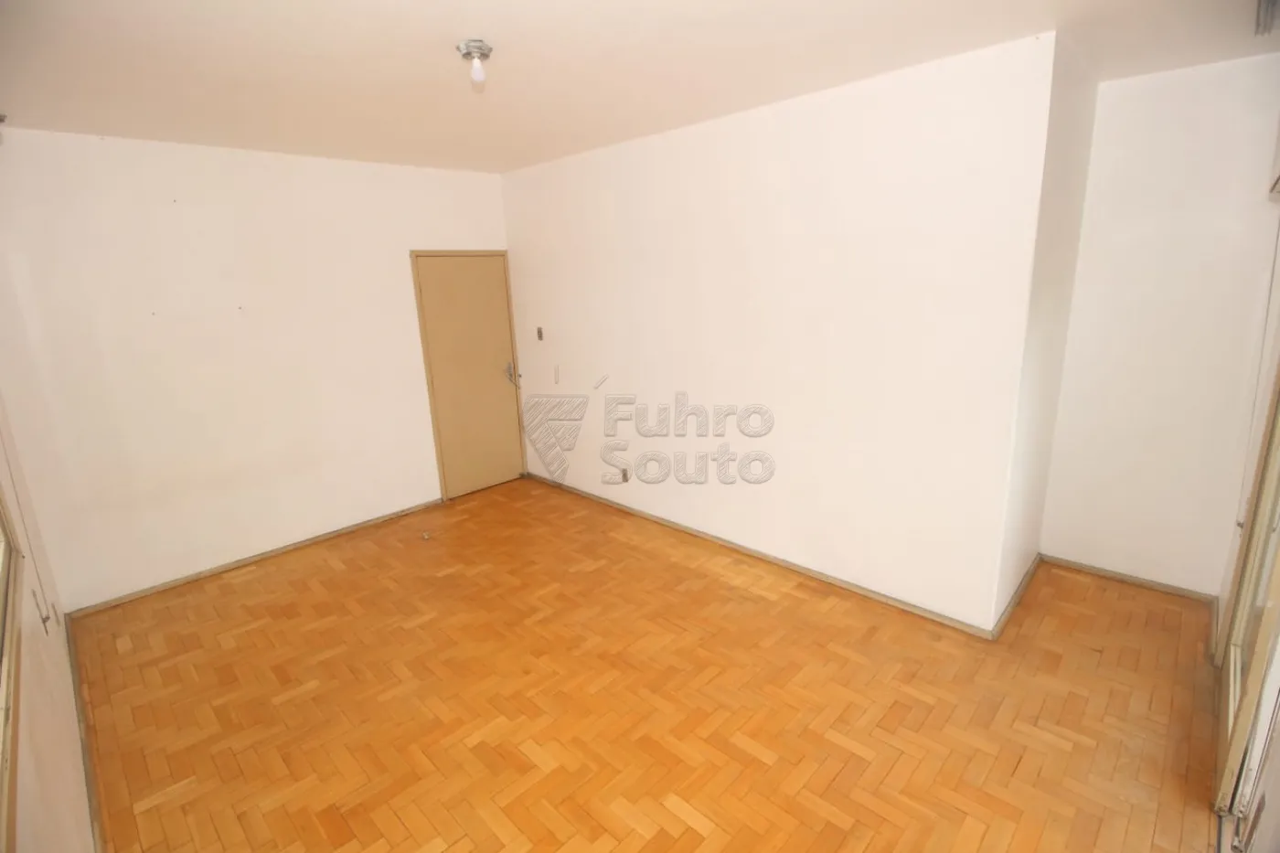 Alugar Apartamento / Fora de Condomínio em Pelotas R$ 1.900,00 - Foto 5