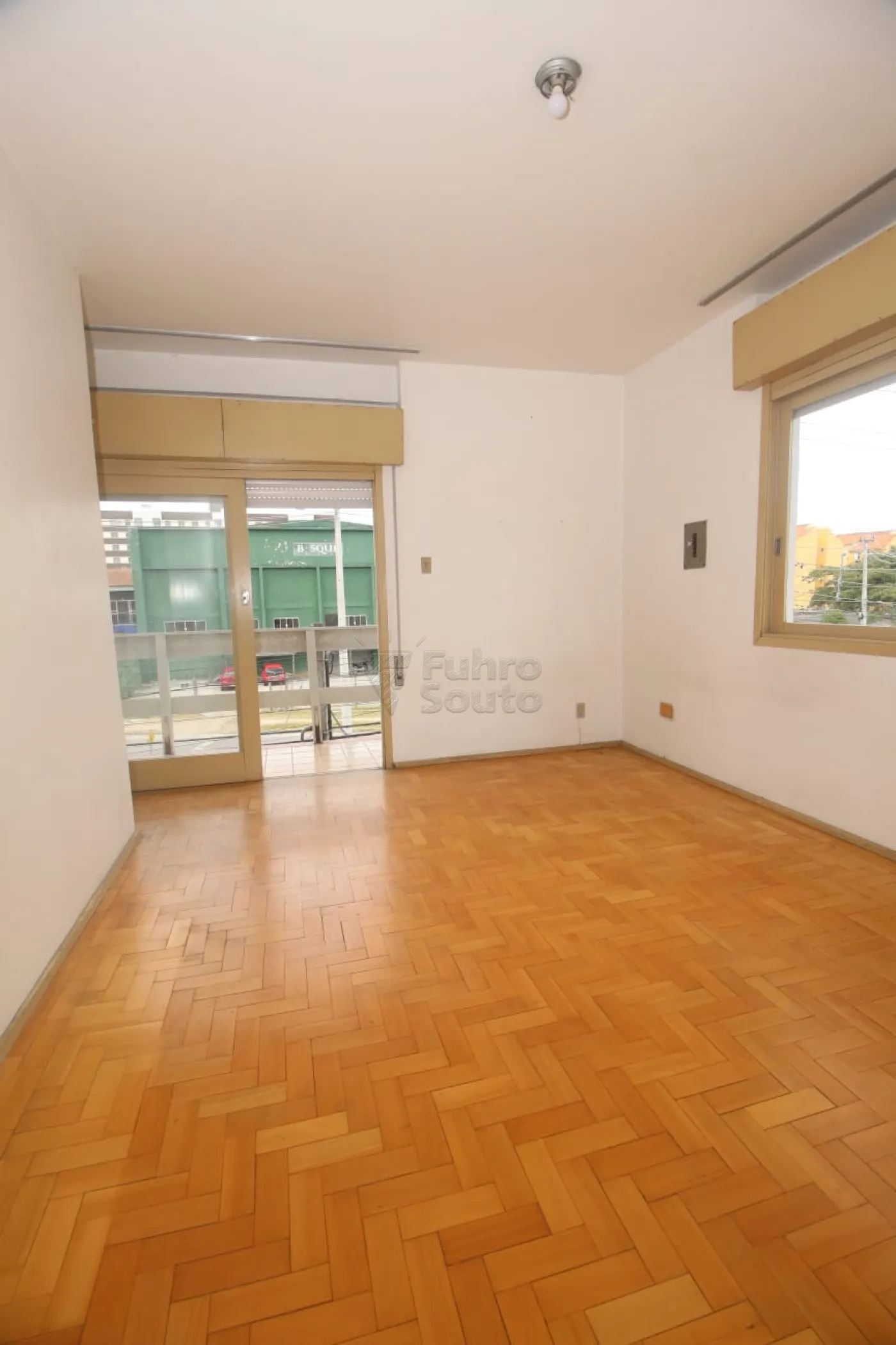 Alugar Apartamento / Fora de Condomínio em Pelotas R$ 1.900,00 - Foto 2