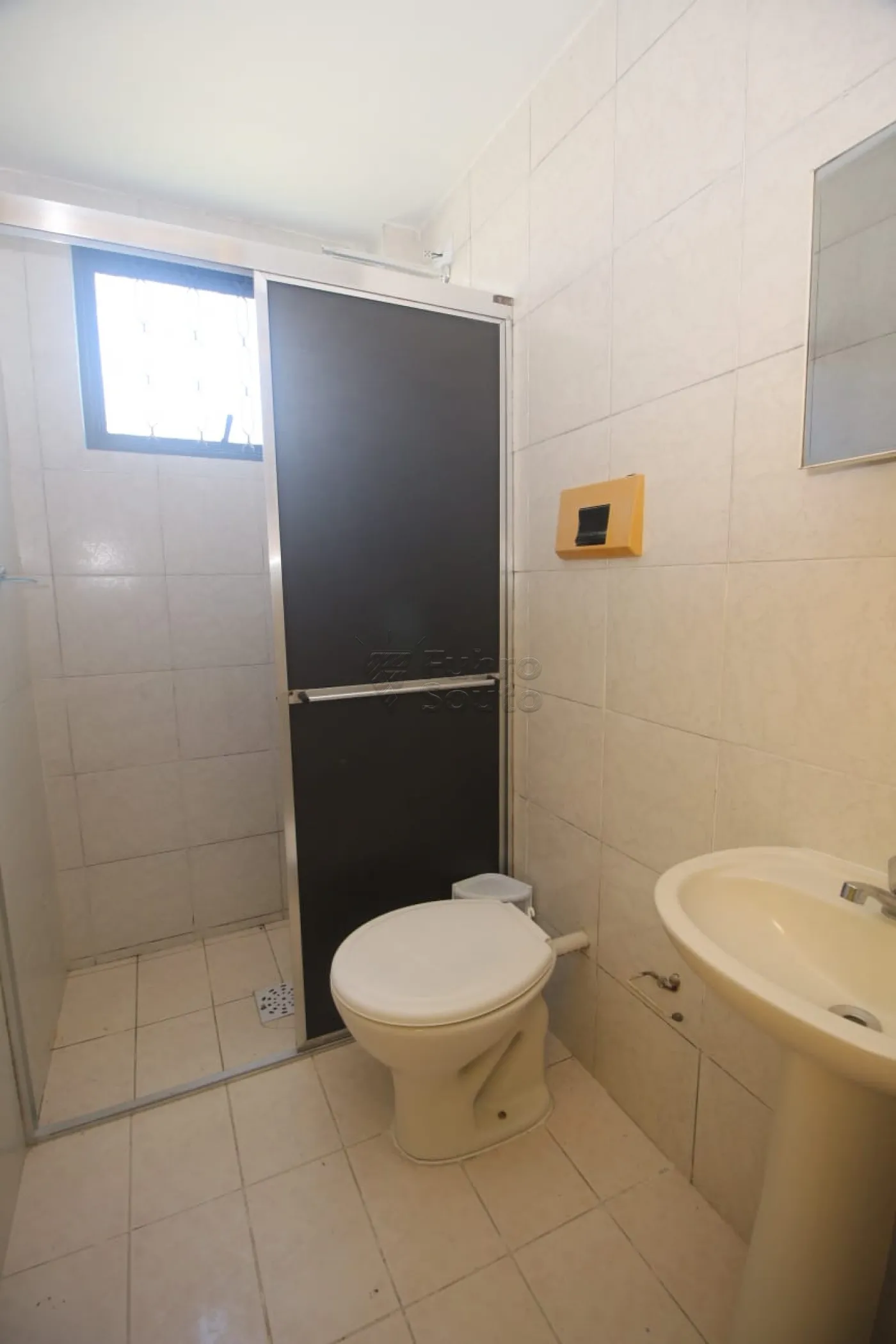 Alugar Apartamento / Padrão em Pelotas R$ 550,00 - Foto 3