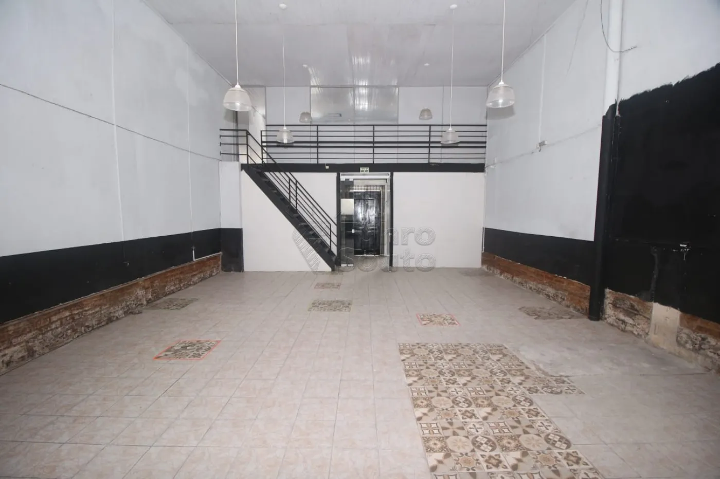 Alugar Comercial / Prédio em Pelotas R$ 4.500,00 - Foto 1