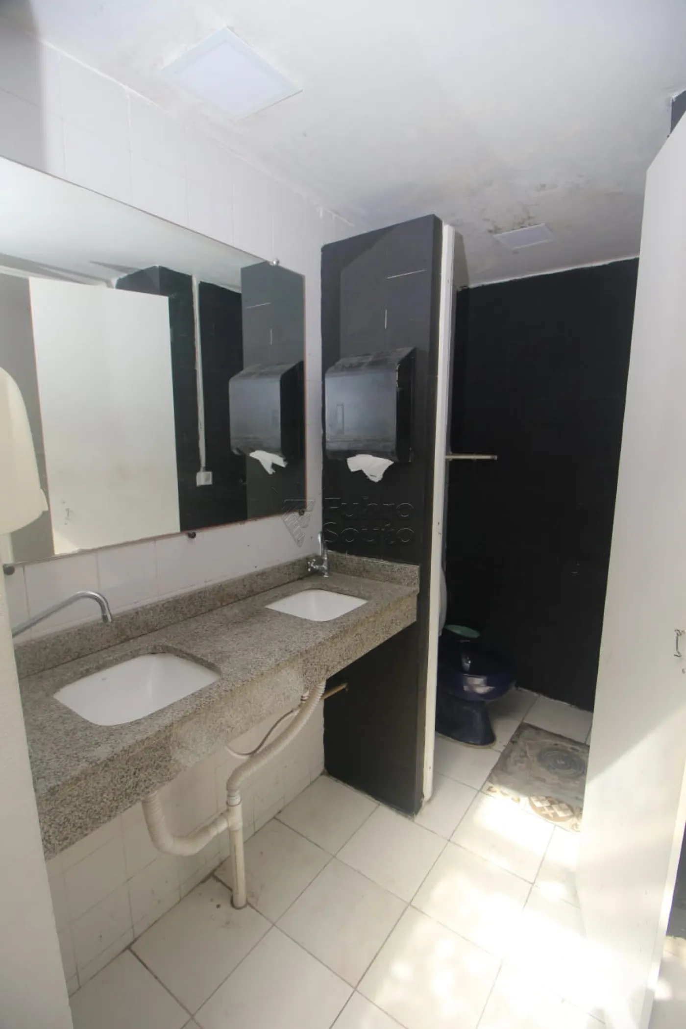 Alugar Comercial / Prédio em Pelotas R$ 4.500,00 - Foto 34