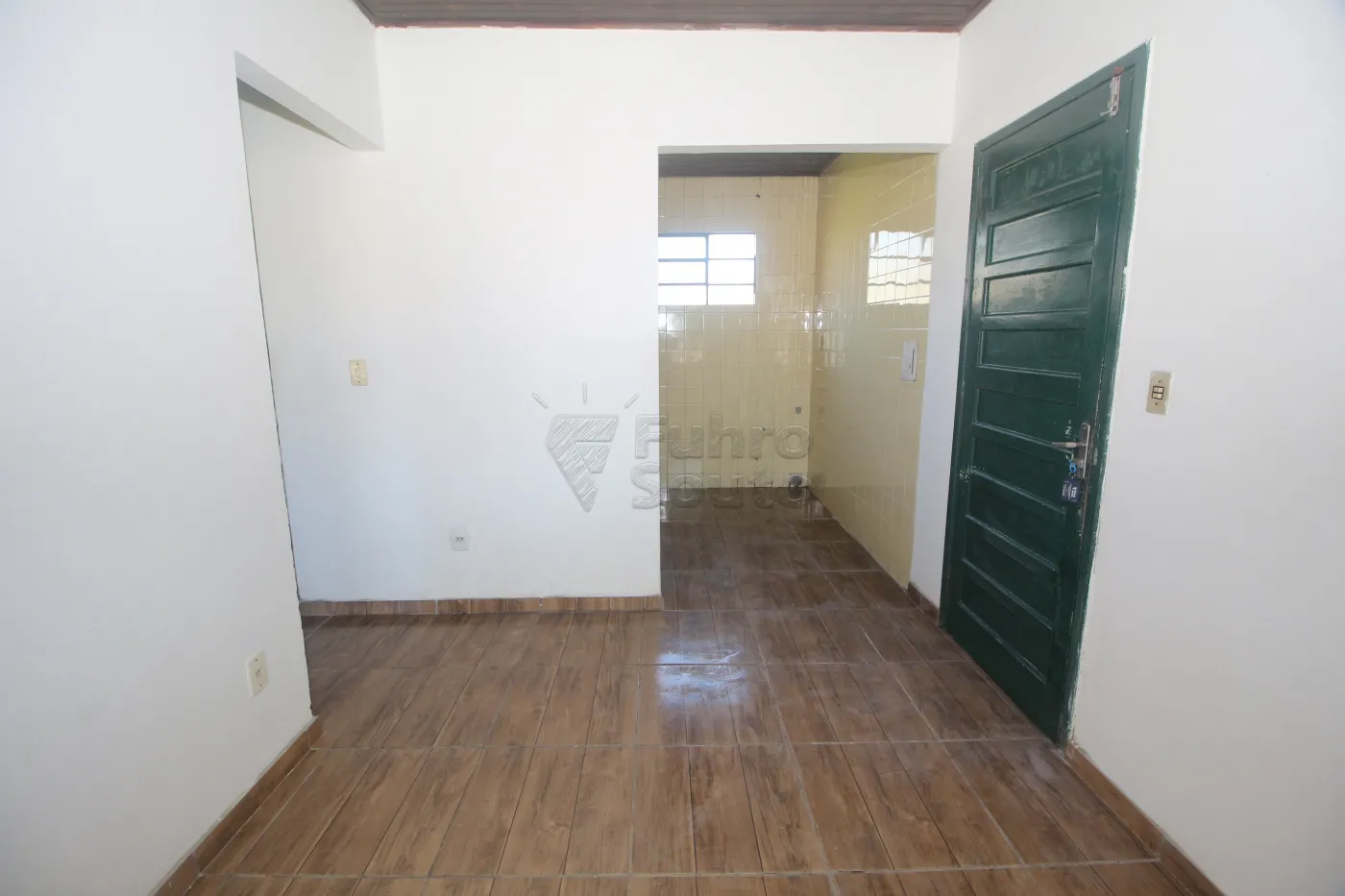 Alugar Casa / Padrão em Pelotas R$ 900,00 - Foto 5