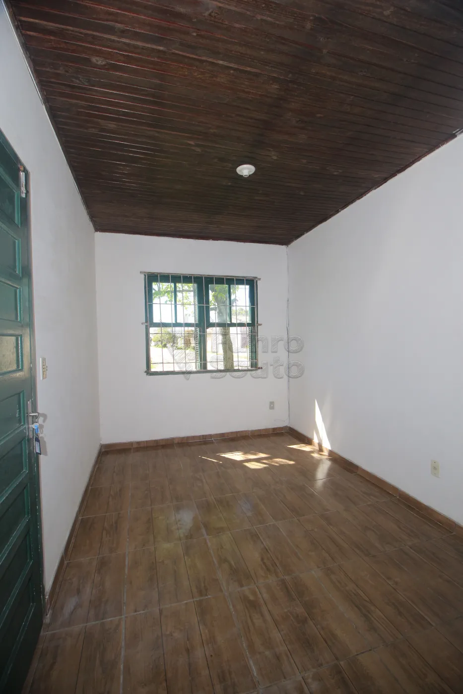 Alugar Casa / Padrão em Pelotas R$ 900,00 - Foto 6