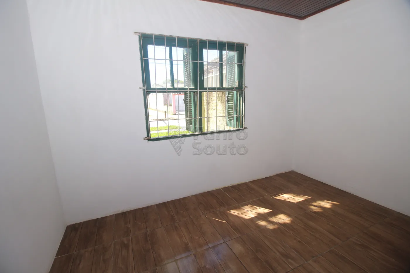 Alugar Casa / Padrão em Pelotas R$ 900,00 - Foto 7