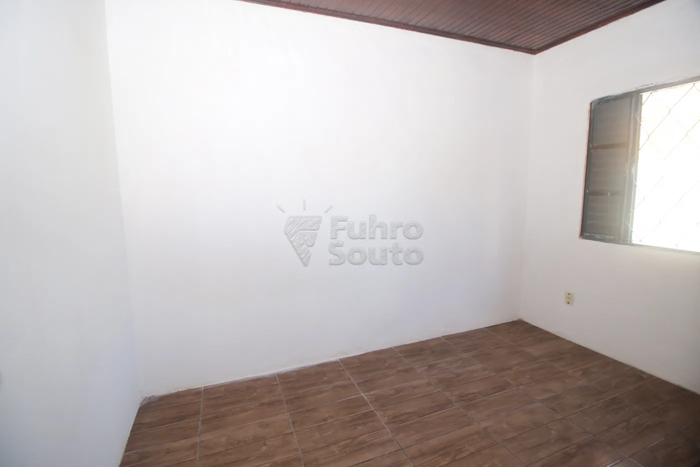 Alugar Casa / Padrão em Pelotas R$ 900,00 - Foto 14