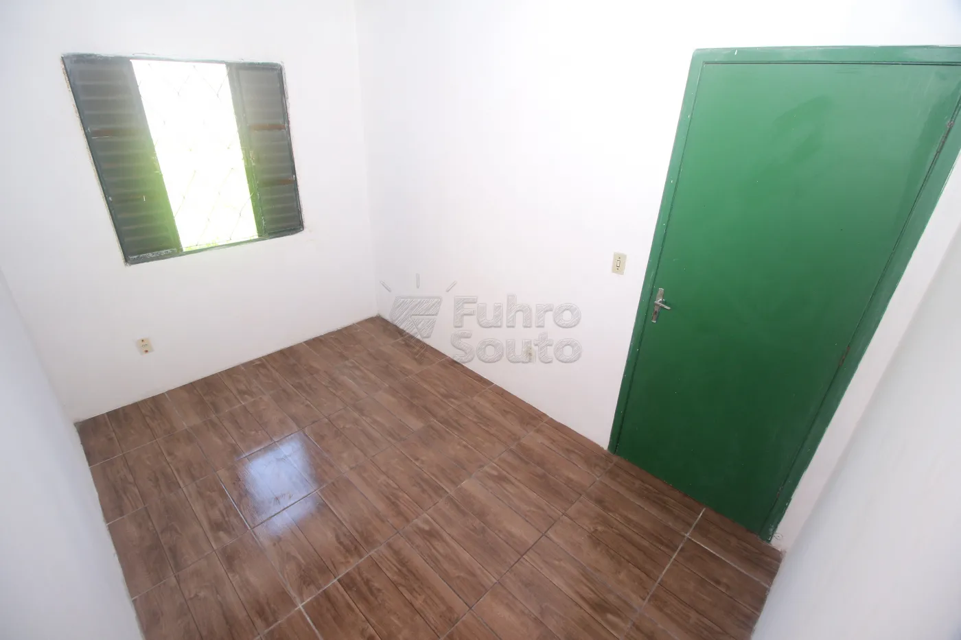Alugar Casa / Padrão em Pelotas R$ 900,00 - Foto 15