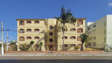 Alugar Apartamento / Padrão em Pelotas. apenas R$ 600,00